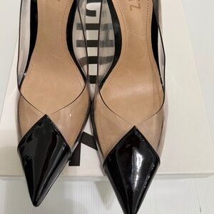 NWT Schutz Leather Pump. Size 8.5 B. Made in Brazil